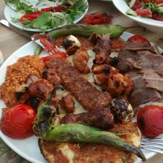 Photo taken at Öz Urfa Restoran by Hakan A. on 5/13/2016