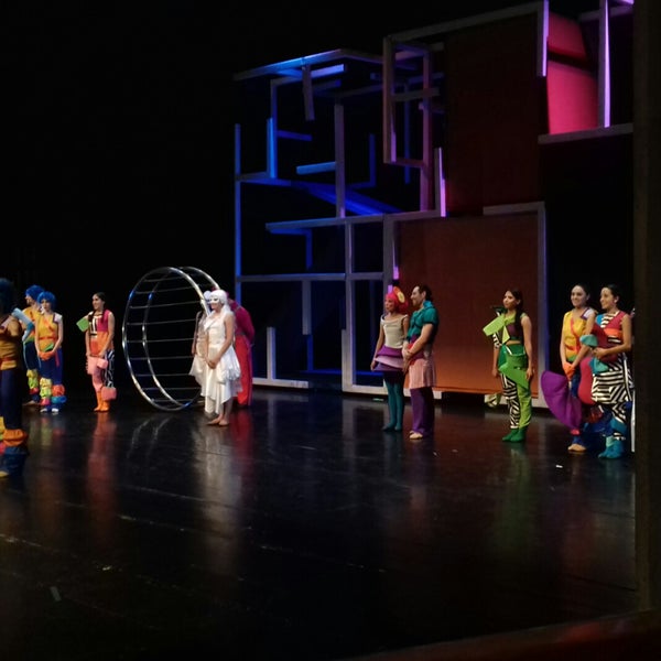 รูปภาพถ่ายที่ Sala Miguel Covarrubias, Danza UNAM โดย Diana P. เมื่อ 4/22/2018