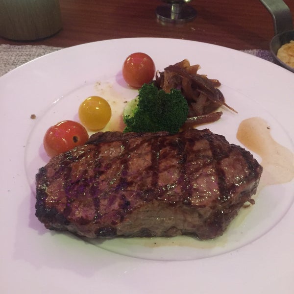 Great Steaks, quiet ambience. Good service.go for aus wagyu fillet mignon as its the most tender among others and has no fat as well.for side garlic potato is great.best sauce peppercorn/wild mushroom