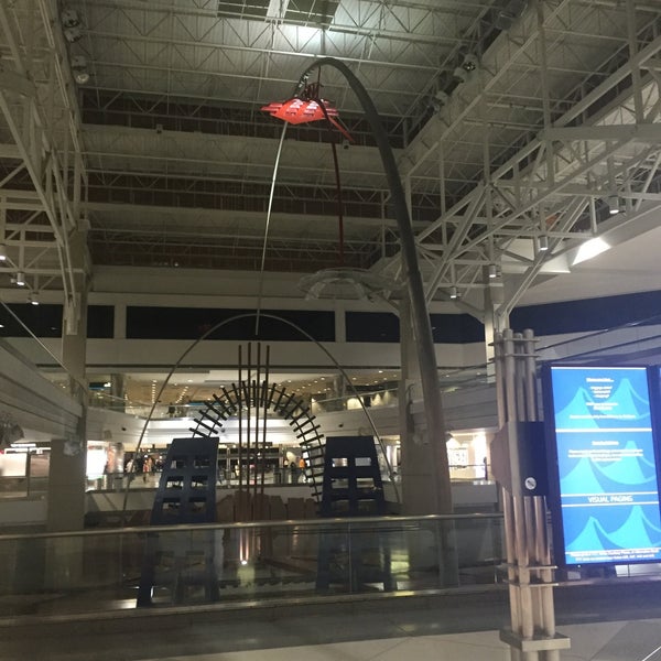 Foto scattata a Aeroporto internazionale di Denver (DEN) da Sean P. il 11/21/2015