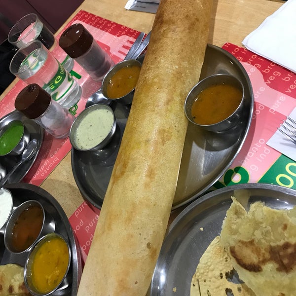Das Foto wurde bei Branto Indian Vegetarian Restaurant von Jade F. am 5/3/2017 aufgenommen