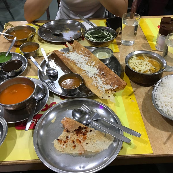 Das Foto wurde bei Branto Indian Vegetarian Restaurant von Jade F. am 6/16/2017 aufgenommen