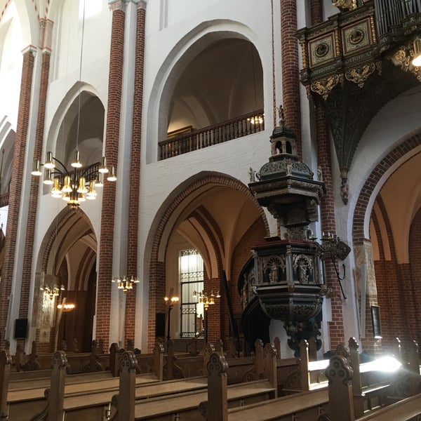 Das Foto wurde bei Roskilde Domkirke | Roskilde Cathedral von Burak G. am 1/30/2019 aufgenommen