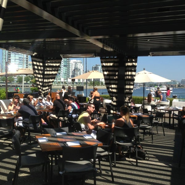 Foto tomada en Dockside Restaurant  por Aqua J. el 7/21/2013