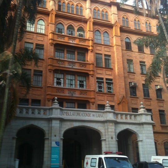รูปภาพถ่ายที่ Faculdade de Ciências Médicas da Santa Casa de São Paulo - FCMSCSP โดย Fernanda N. เมื่อ 11/5/2012
