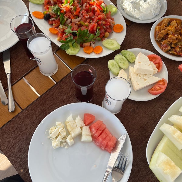 Photo taken at Bitez Yalısı Balık Restourant by .....İZZET..... on 10/20/2021