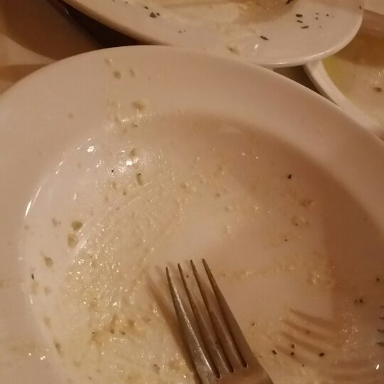 The ceazer salad and the Alfredo fettuccine r both delicious. .. we killed both plates lol