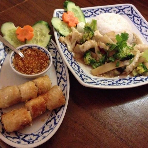 Das Foto wurde bei Bangkok Thai Restaurant von Bangkok Thai Restaurant am 3/17/2015 aufgenommen