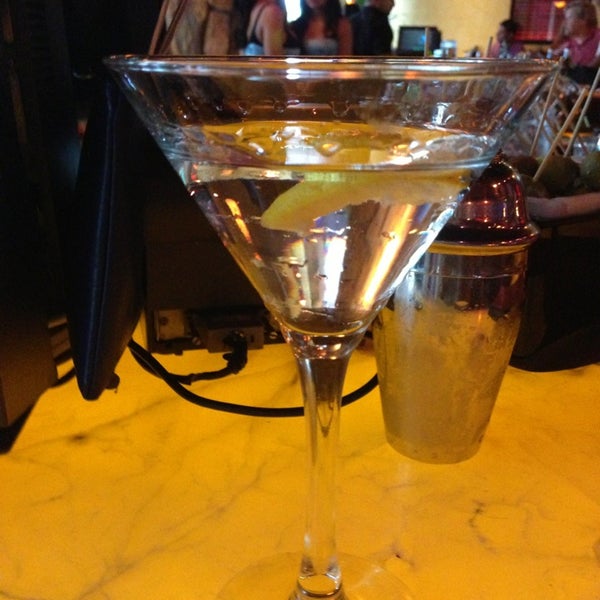 รูปภาพถ่ายที่ Blue Martini Lounge โดย Rick T. เมื่อ 5/18/2013