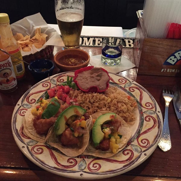 Foto diambil di Saylor&#39;s Restaurant &amp; Bar oleh Rick T. pada 9/22/2015