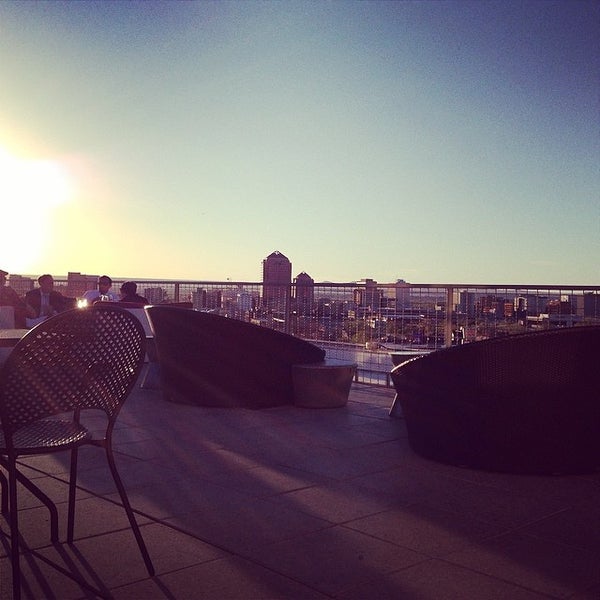 3/13/2014にRick T.がApothecary Lounge &amp; Rooftop Clubで撮った写真
