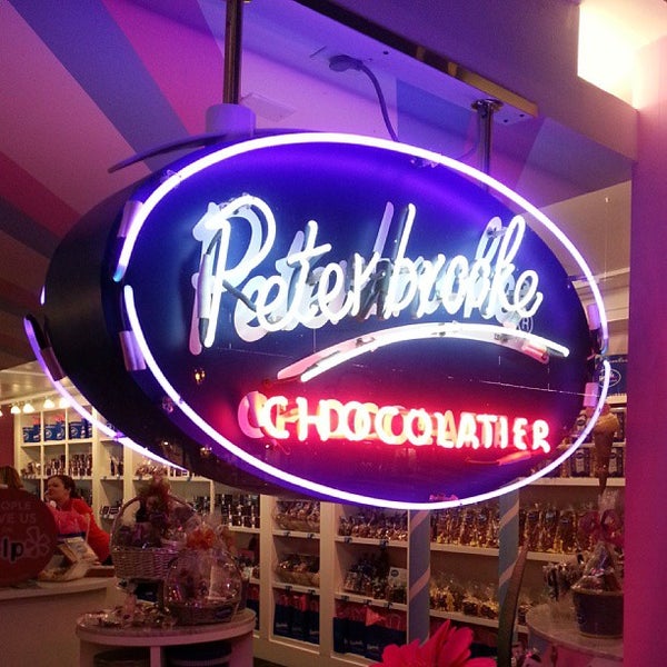 Photo taken at Peterbrooke Chocolatier of Winter Park by @jenvargas . on 8/31/2013
