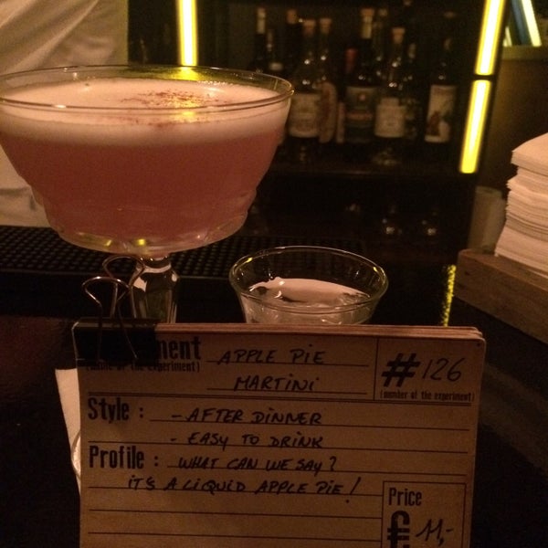 10/17/2015 tarihinde Justine V.ziyaretçi tarafından Old Fashioned Cocktail &amp; Absinthe Bar'de çekilen fotoğraf