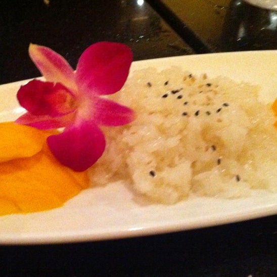 Снимок сделан в The Boat Sushi and Thai Restaurant пользователем Eve L. 4/8/2013