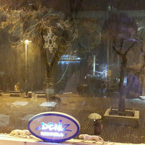 Foto scattata a My Deniz Restaurant da öZKAN ş. il 1/6/2017