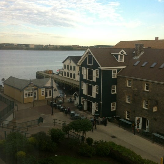 Foto diambil di Halifax Marriott Harbourfront Hotel oleh Bill M. pada 10/2/2012