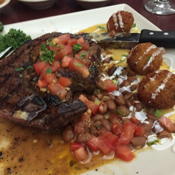 Foto diambil di Abuelo&#39;s Mexican Restaurant oleh Eric H. pada 8/20/2015