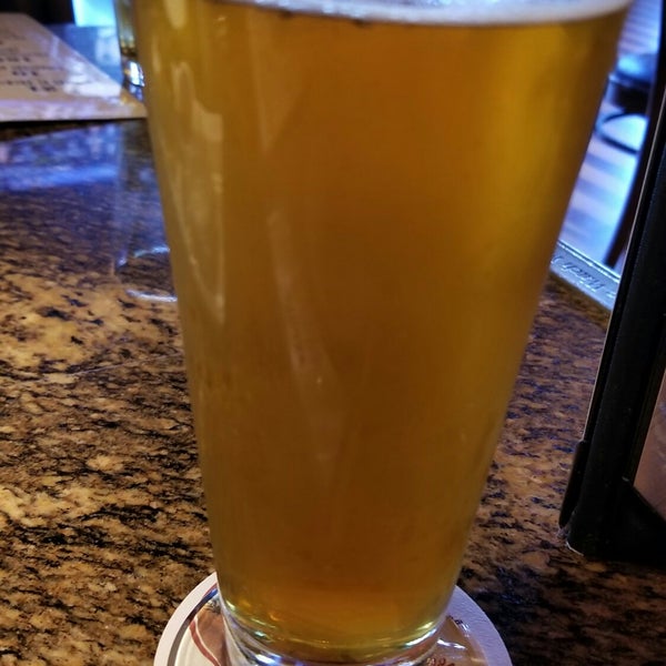 Photo taken at BJ&#39;s Restaurant &amp; Brewhouse by Daniel S. on 4/22/2018