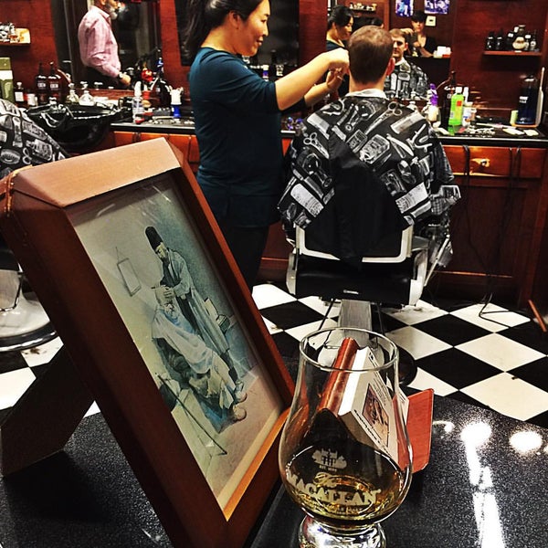12/10/2015 tarihinde Barber B.ziyaretçi tarafından Farzad&#39;s Barber Shop'de çekilen fotoğraf