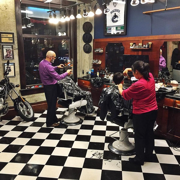 2/16/2016에 Barber B.님이 Farzad&#39;s Barber Shop에서 찍은 사진
