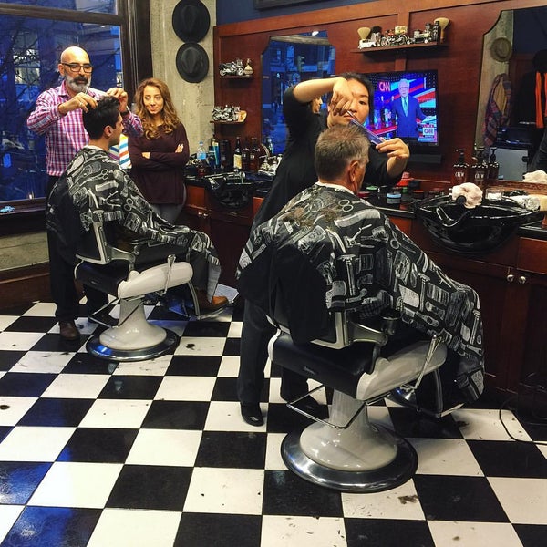 2/26/2016にBarber B.がFarzad&#39;s Barber Shopで撮った写真