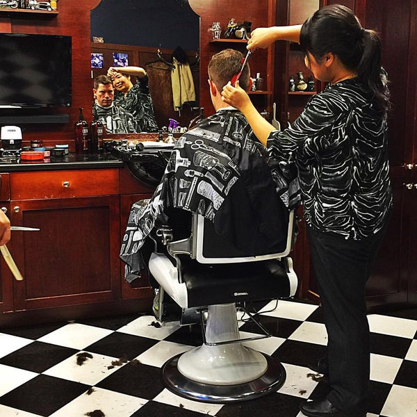 11/28/2015 tarihinde Barber B.ziyaretçi tarafından Farzad&#39;s Barber Shop'de çekilen fotoğraf