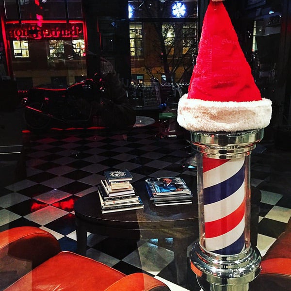 12/24/2015 tarihinde Barber B.ziyaretçi tarafından Farzad&#39;s Barber Shop'de çekilen fotoğraf