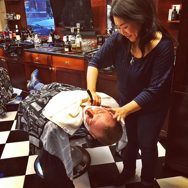 12/19/2015에 Barber B.님이 Farzad&#39;s Barber Shop에서 찍은 사진