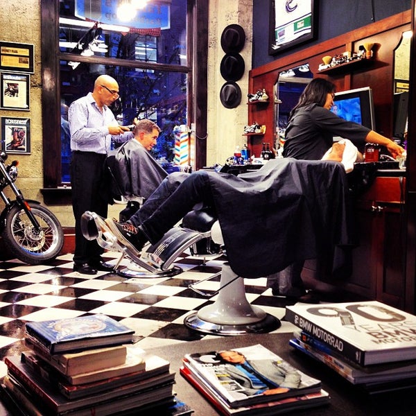 10/8/2013에 Barber B.님이 Farzad&#39;s Barber Shop에서 찍은 사진