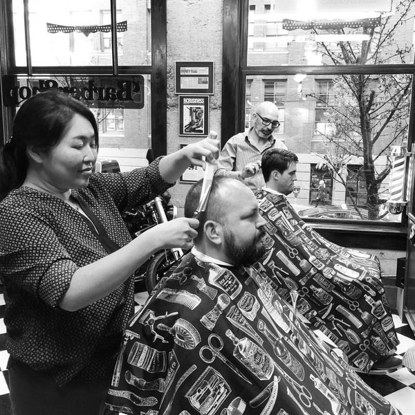 10/6/2015にBarber B.がFarzad&#39;s Barber Shopで撮った写真