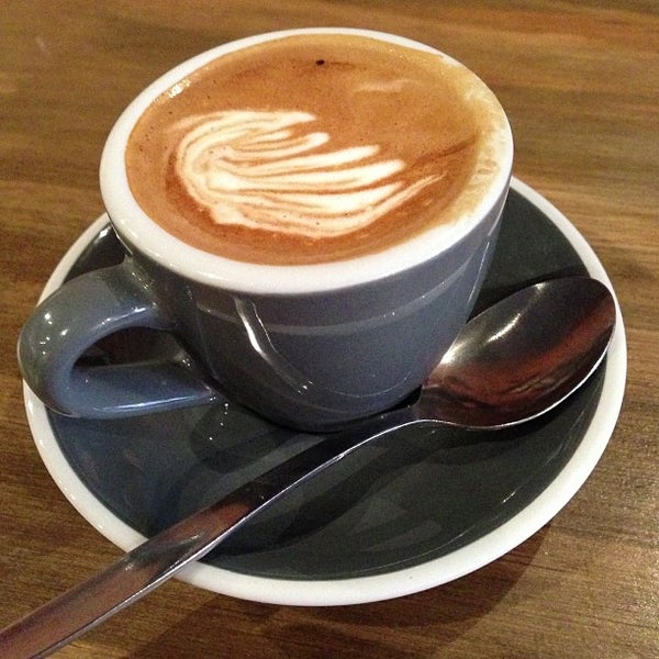 4/6/2013 tarihinde Andrew K.ziyaretçi tarafından 2Pocket Fairtrade Espresso Bar and Store'de çekilen fotoğraf