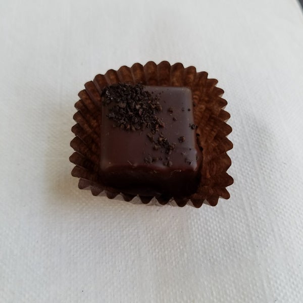 Foto diambil di Socola Chocolatier + Barista oleh Liz H. pada 6/6/2018