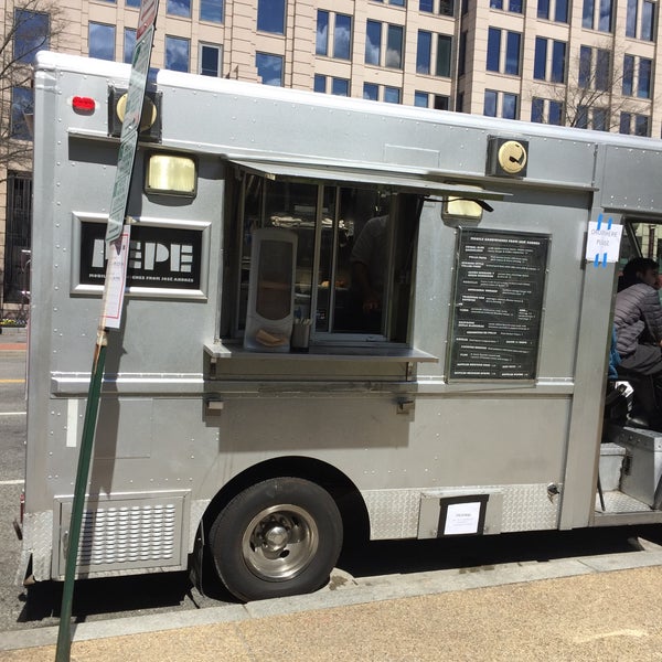 3/21/2016에 John T.님이 Pepe Food Truck [José Andrés]에서 찍은 사진