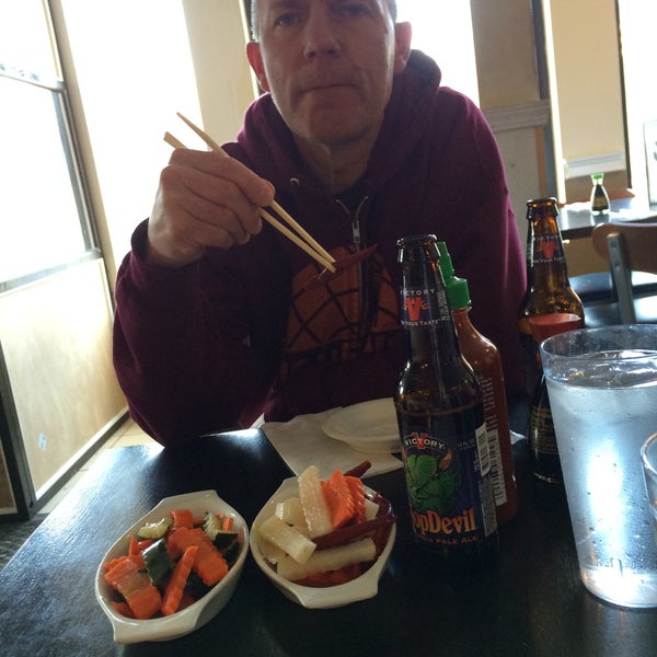 4/4/2015 tarihinde Lisa H.ziyaretçi tarafından Han Noodle Bar'de çekilen fotoğraf