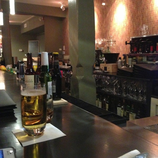 3/10/2013 tarihinde Jhinggy N.ziyaretçi tarafından Bar&#39;Lees Wine &amp; Whisky Bar'de çekilen fotoğraf