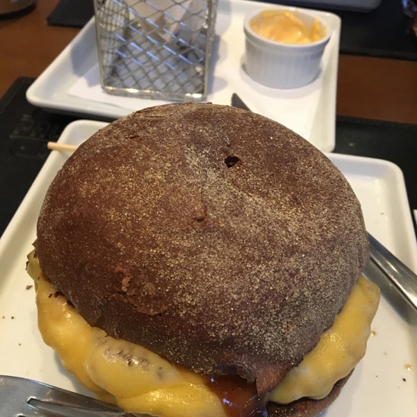 10/30/2016 tarihinde Thiago B.ziyaretçi tarafından Paulista Burger'de çekilen fotoğraf