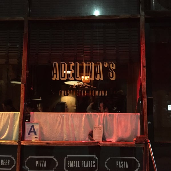 รูปภาพถ่ายที่ Adelina&#39;s โดย Thiago B. เมื่อ 3/11/2018