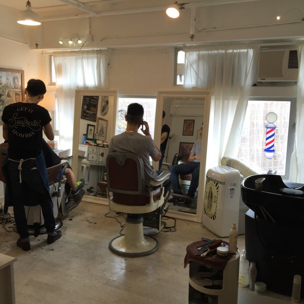 6/9/2015 tarihinde Warren S.ziyaretçi tarafından Hair House Barbershop by Adam Chan'de çekilen fotoğraf