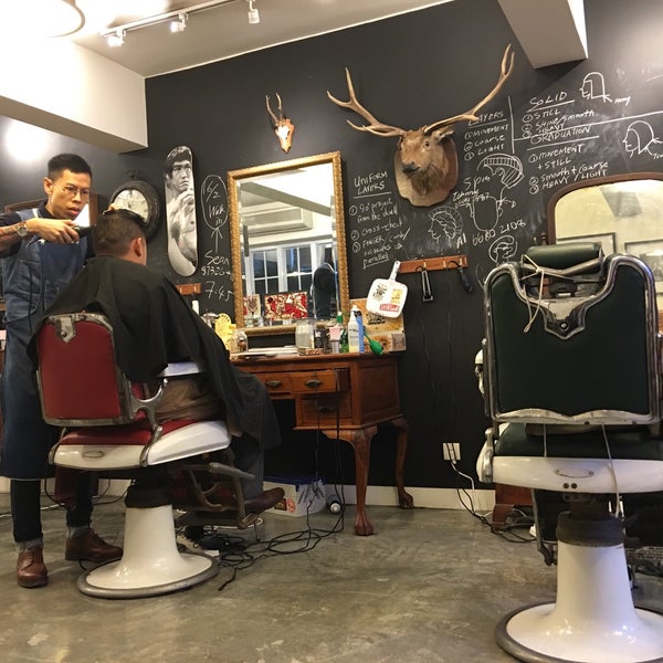 รูปภาพถ่ายที่ Hair House Barbershop by Adam Chan โดย Warren S. เมื่อ 3/10/2016