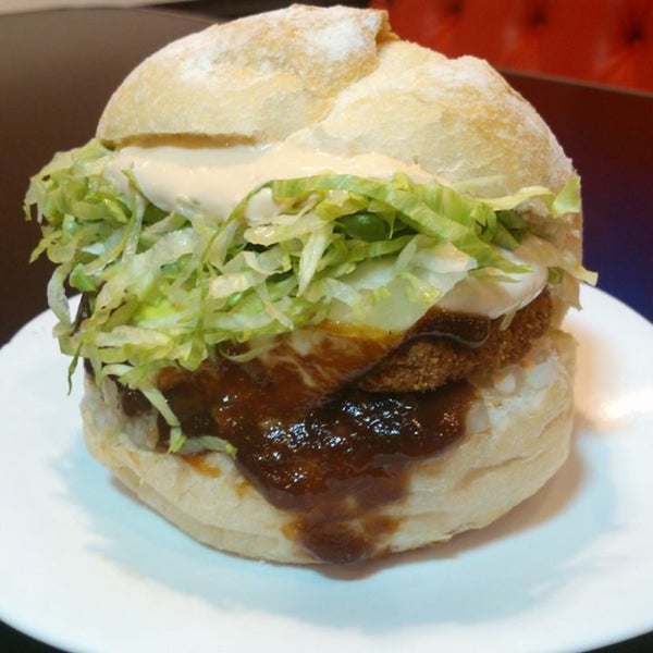 Foto tirada no(a) Lambretta&#39;s Burger por Fernando G. em 4/20/2015