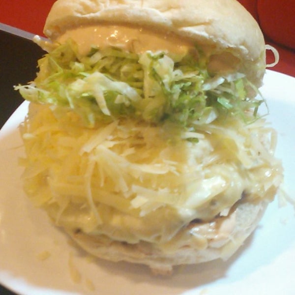 4/20/2015にFernando G.がLambretta&#39;s Burgerで撮った写真