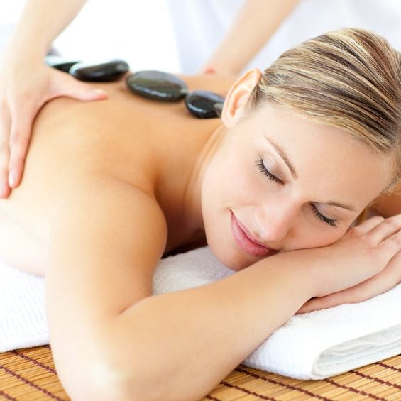 12/16/2014 tarihinde Caressence Therapeutic Massageziyaretçi tarafından Caressence Therapeutic Massage'de çekilen fotoğraf
