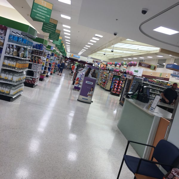 Publix Grocery Store in Englewood