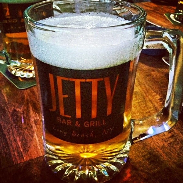 Снимок сделан в Jetty Bar &amp; Grill! пользователем Kyle L. 5/15/2014