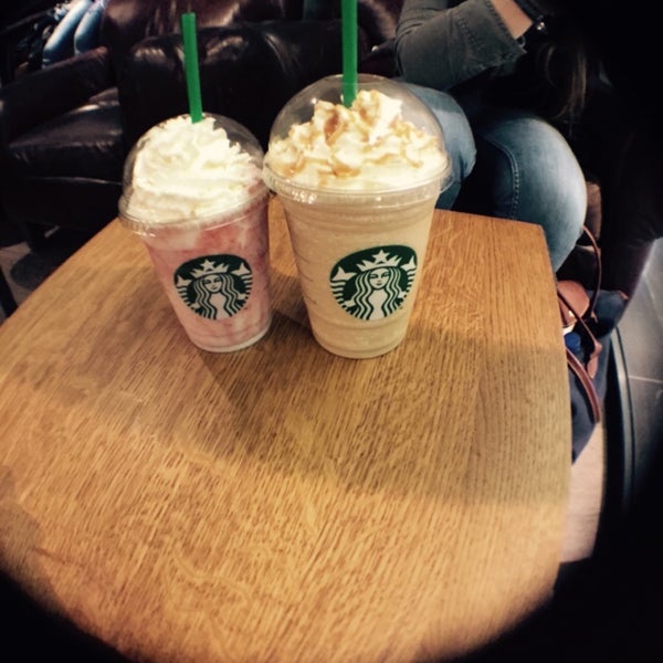 3/7/2015 tarihinde Rani D.ziyaretçi tarafından Starbucks'de çekilen fotoğraf