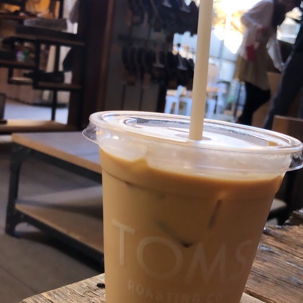Photo taken at TOMS Flagship by ﮼جبر ★ 🇶🇦 on 7/24/2019