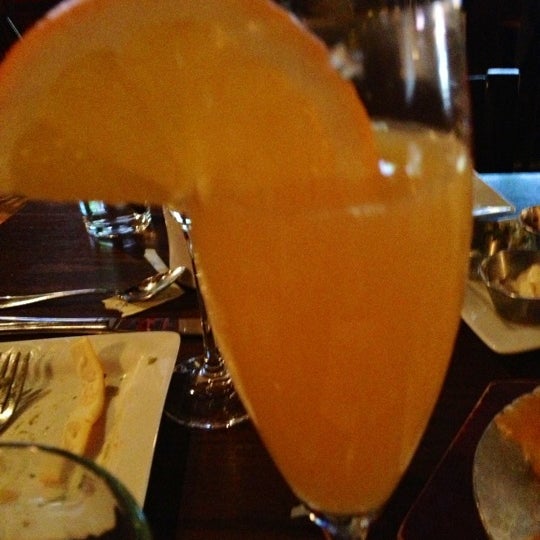 Das Foto wurde bei Sweet Caroline&#39;s Restaurant &amp; Bar von Lisa am 12/2/2012 aufgenommen