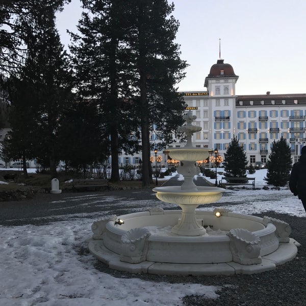 รูปภาพถ่ายที่ Kempinski Grand Hotel des Bains โดย Svetlana A. เมื่อ 12/30/2016