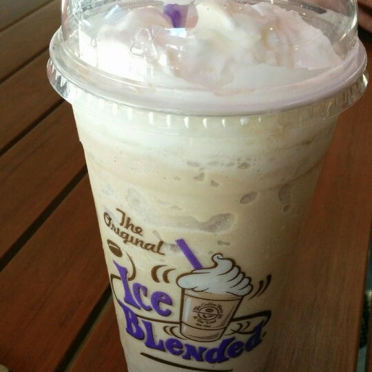 Photo taken at The Coffee Bean &amp; Tea Leaf by Jomar T. on 6/30/2014