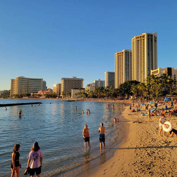 Photo taken at Waikiki Beach Walls by Aloha B. on 1/8/2023